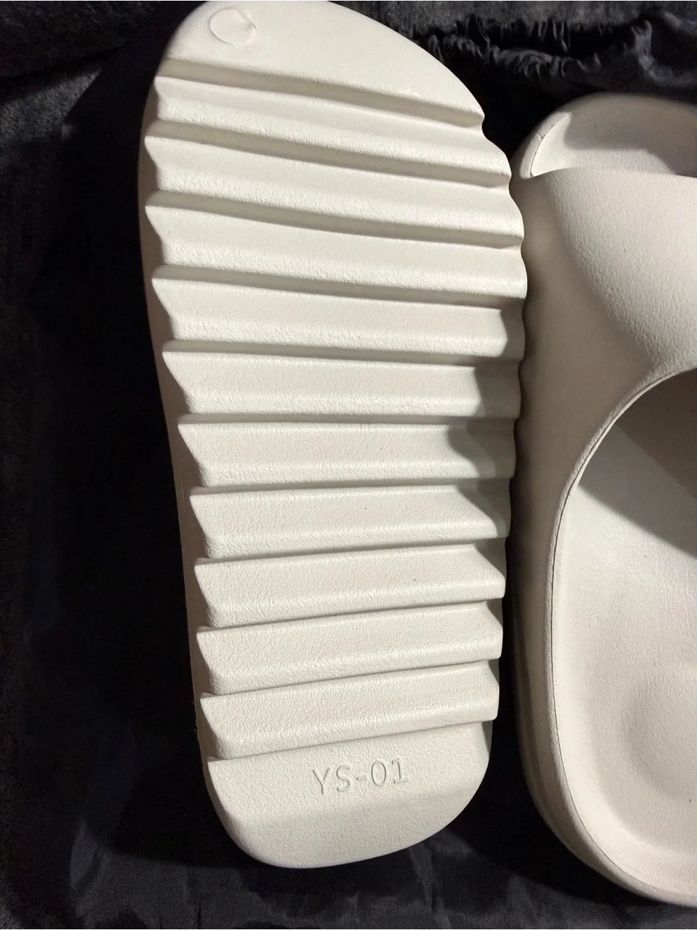 Yeezy YS-01 Slides in Cream size 8M